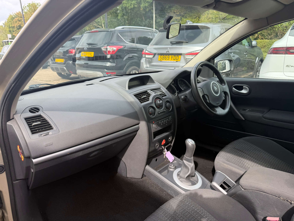 Renault Megane 1.5 Dci Dynamique S Red #17