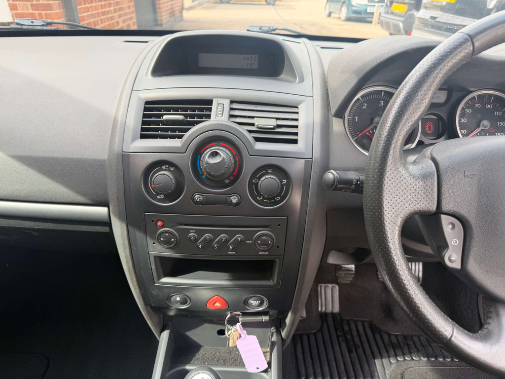 Renault Megane 1.5 Dci Dynamique S Red #19