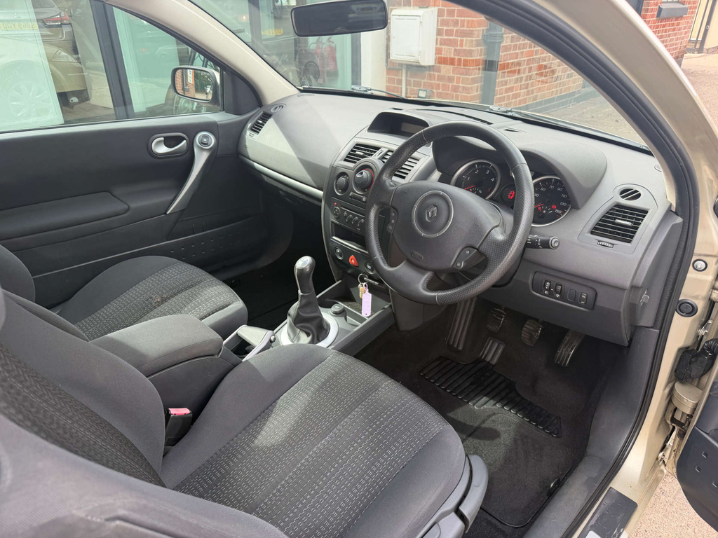 Renault Megane 1.5 Dci Dynamique S Red #14