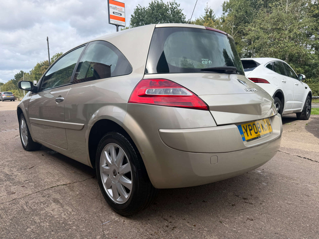 Renault Megane 1.5 Dci Dynamique S Red #8
