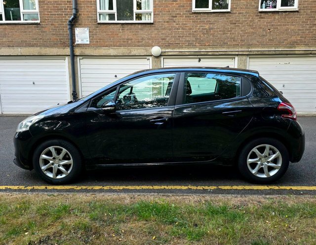 Peugeot 208 Vti Active Hatchback Black #4
