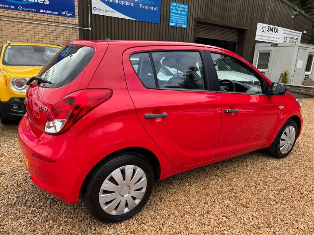 Hyundai I20 Hatchback 1.2 Classic Euro 5 201313 Red #3