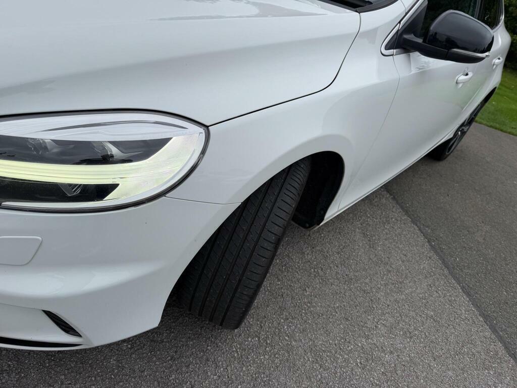 Volvo V40 2.0 T2 R-design Edition Euro 6 S S White #6