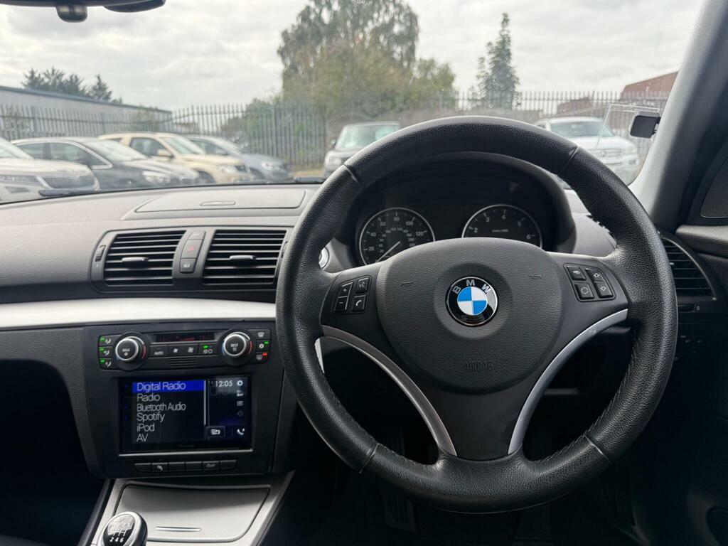 BMW 1 Series 2009 59 120I Silver #16