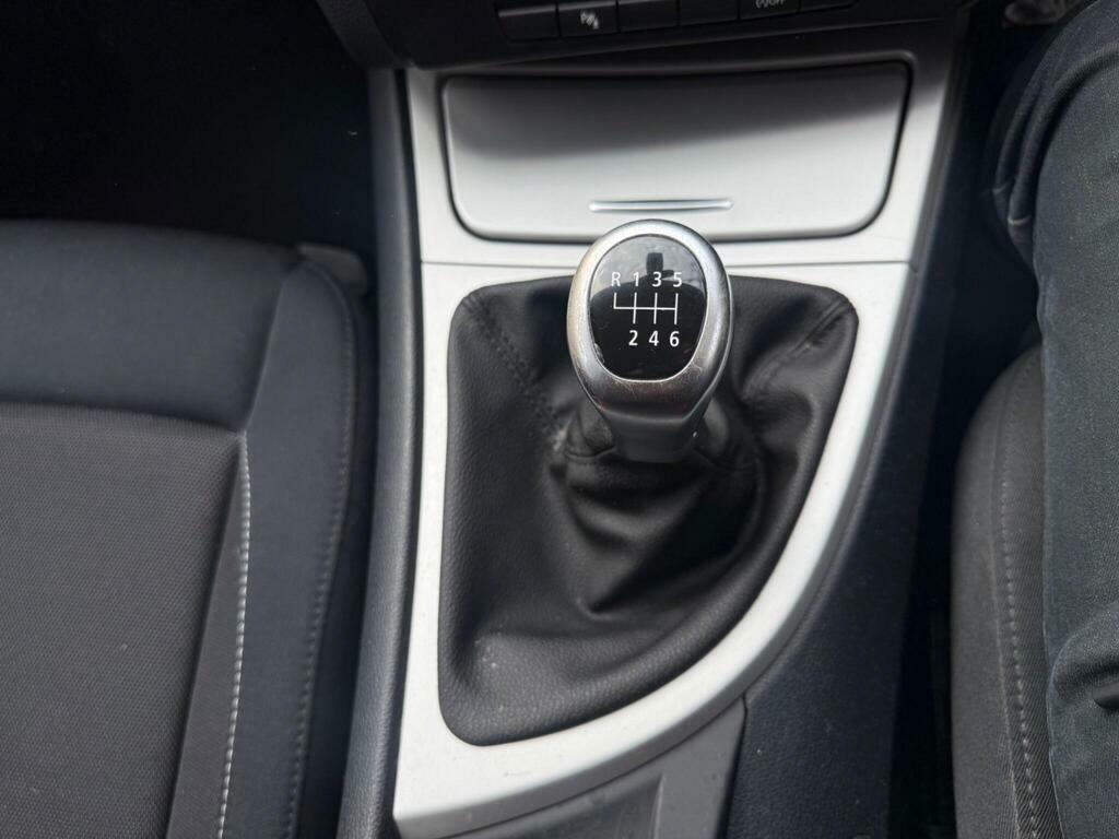 BMW 1 Series 2009 59 120I Silver #27