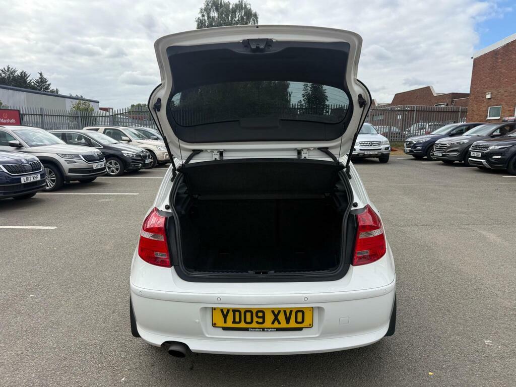 BMW 1 Series 2009 59 120I Silver #33