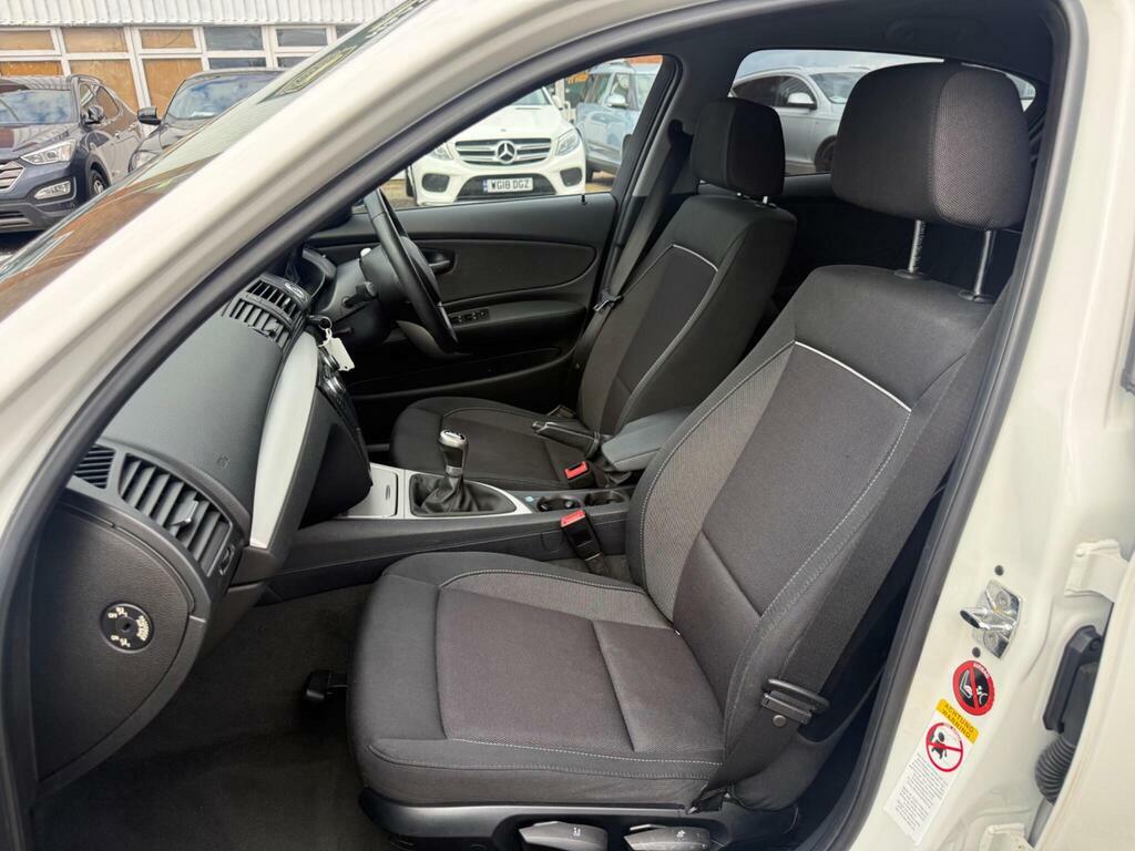 BMW 1 Series 2009 59 120I Silver #11