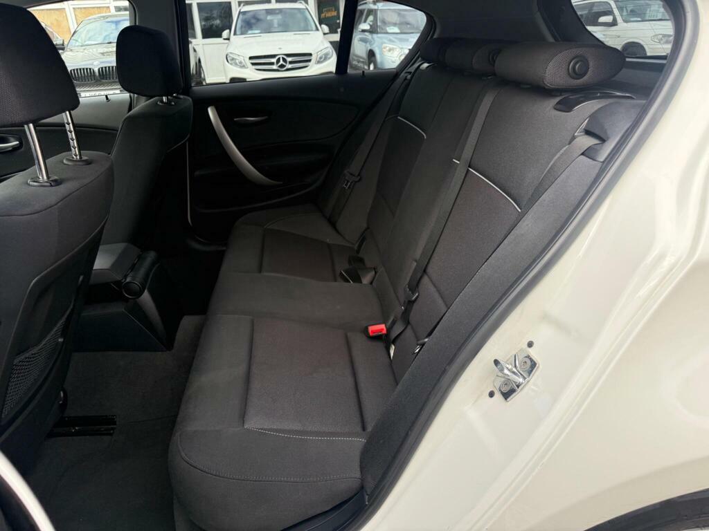 BMW 1 Series 2009 59 120I Silver #13