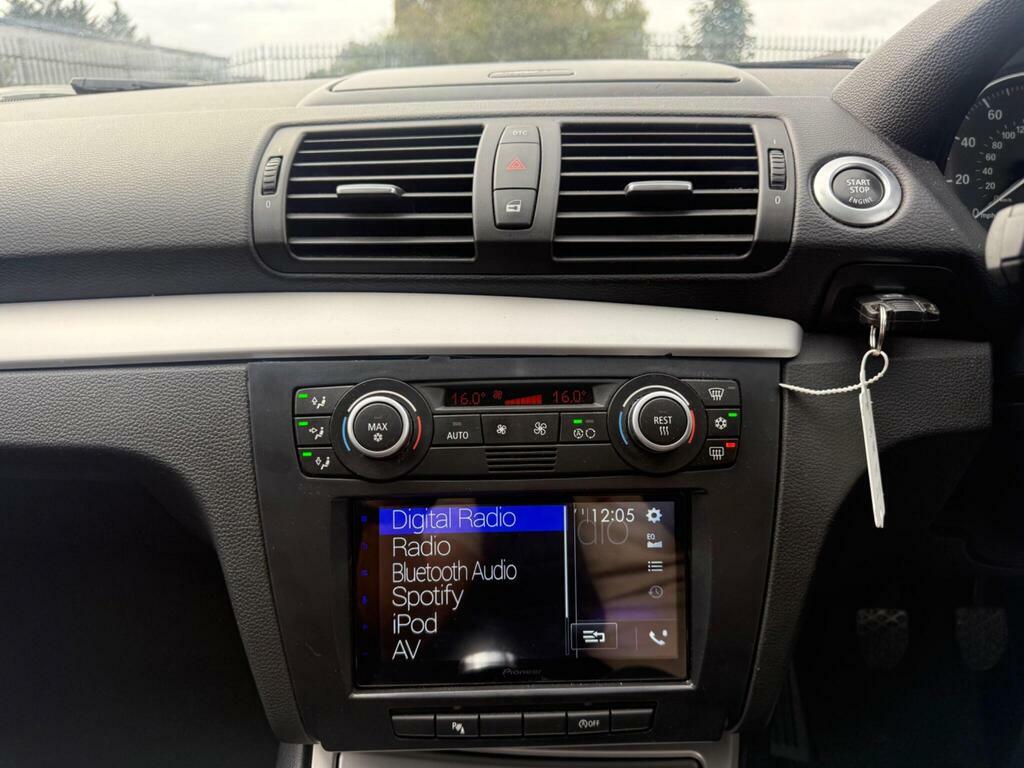 BMW 1 Series 2009 59 120I Silver #17