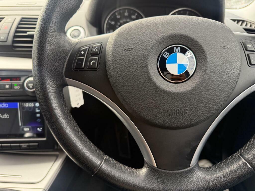 BMW 1 Series 2009 59 120I Silver #29