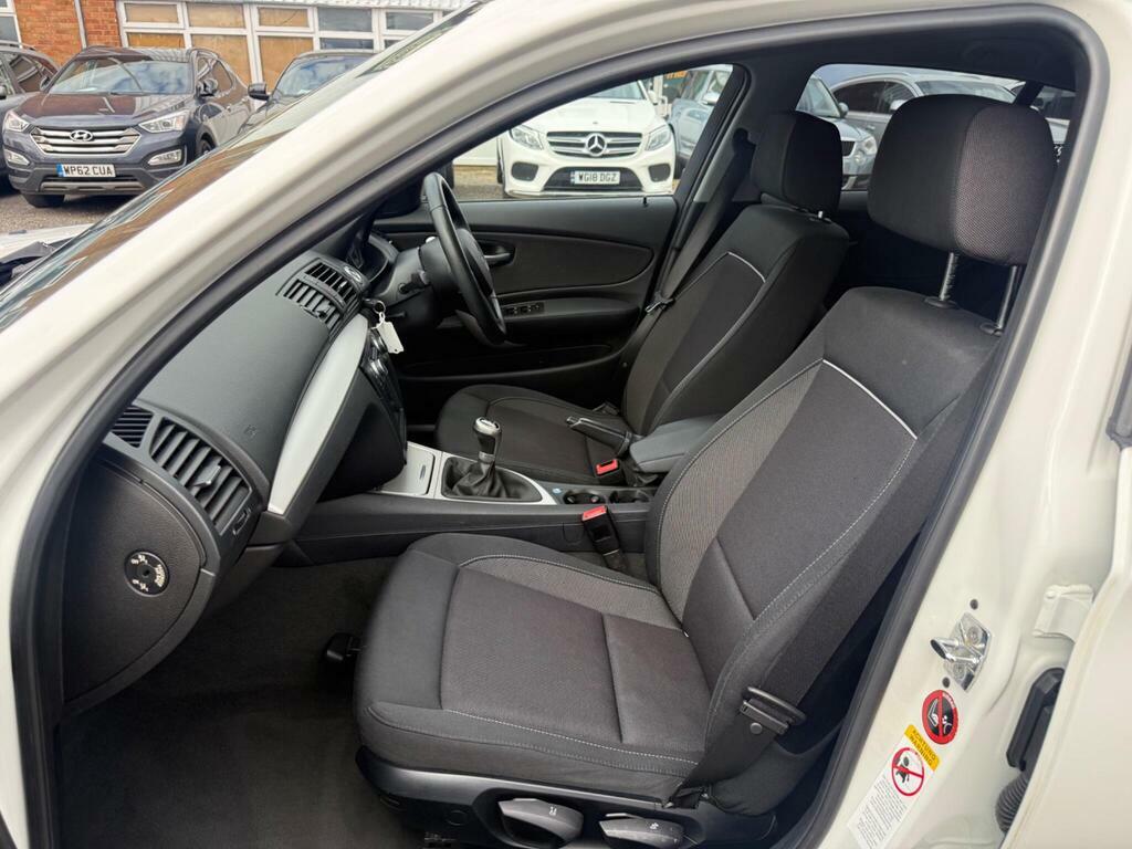 BMW 1 Series 2009 59 120I Silver #10