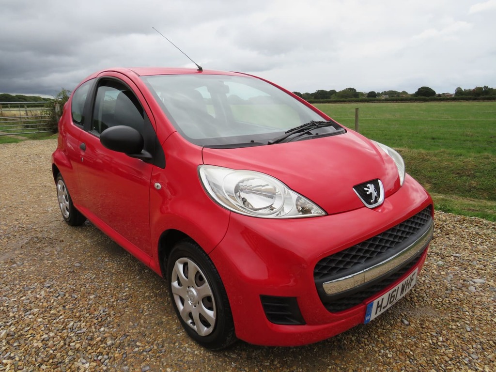 Peugeot 107 1.0 Urban Lite 20 Per Year Road Tax Red #2