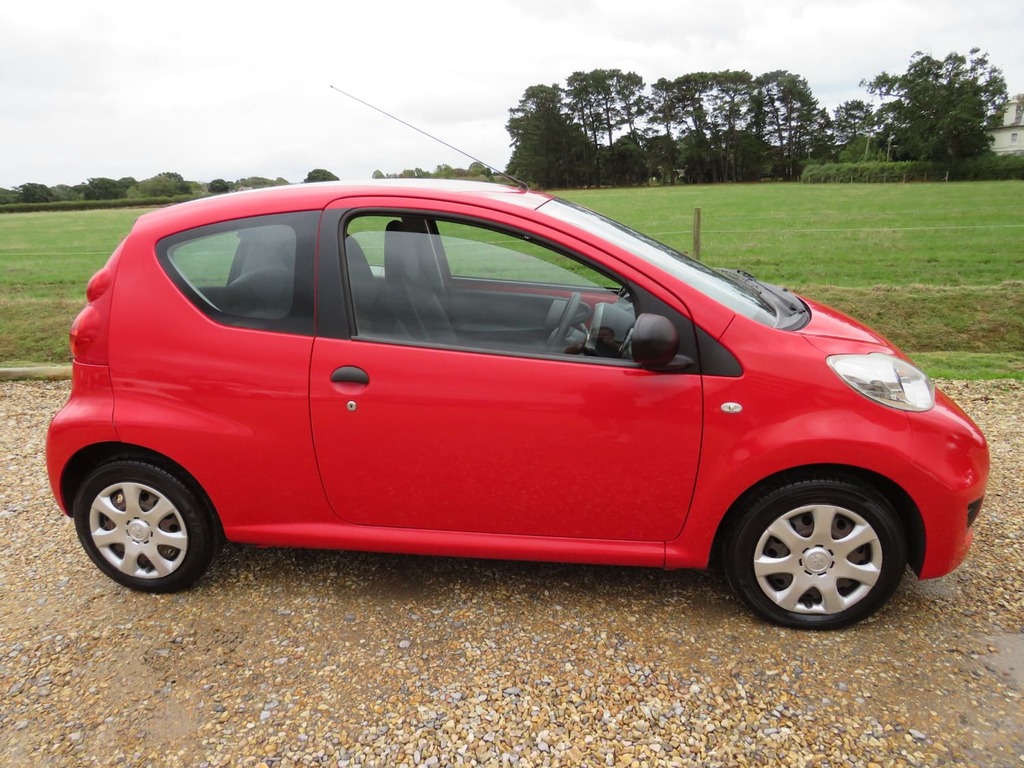 Peugeot 107 1.0 Urban Lite 20 Per Year Road Tax Red #6