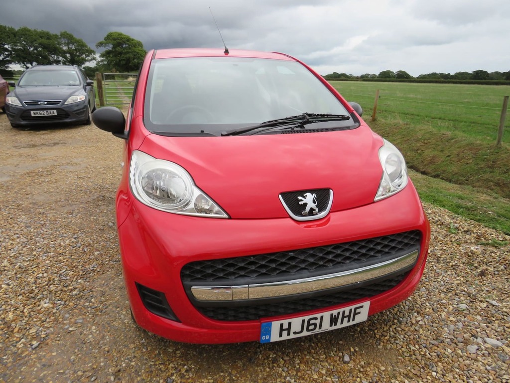 Peugeot 107 1.0 Urban Lite 20 Per Year Road Tax Red #4