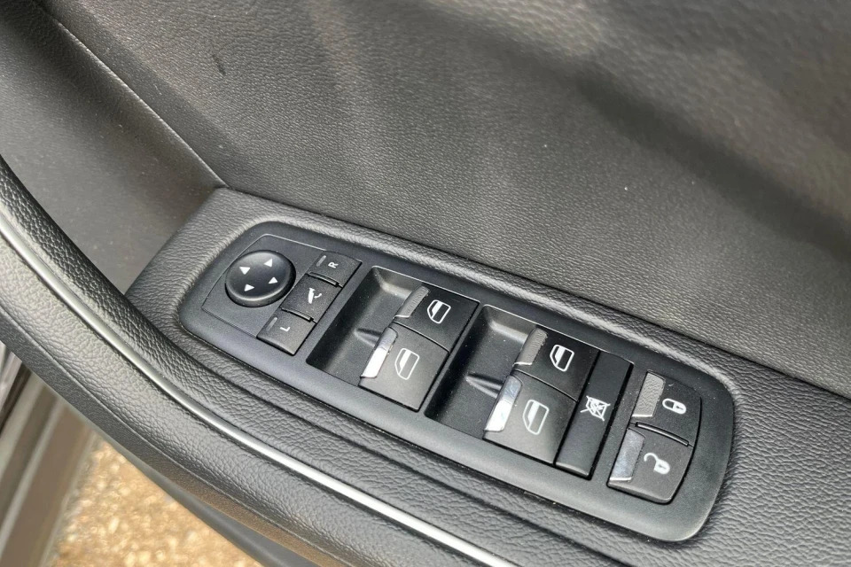 Maserati Levante V6d Granlusso Black #18