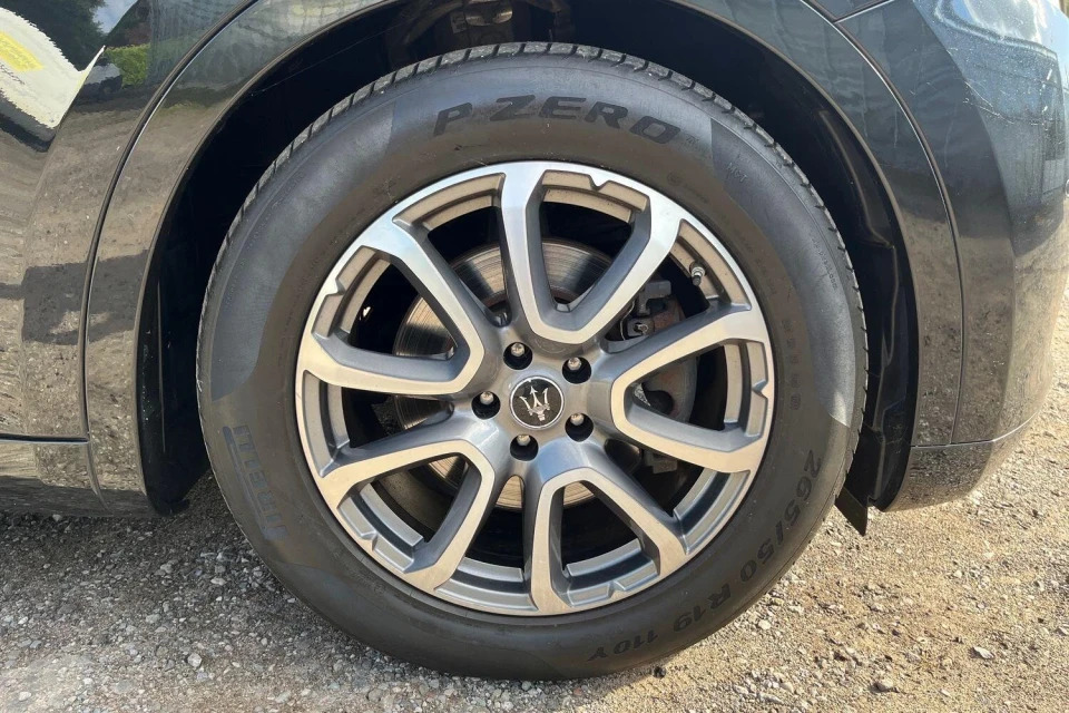 Maserati Levante V6d Granlusso Black #5