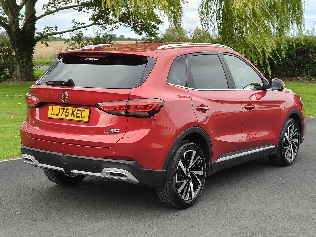 MG ZS Hybrid Trophy Red