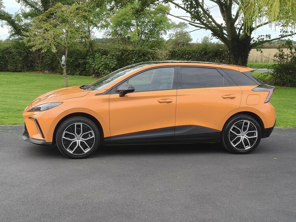 MG MG4 Trophy Extended Range Orange #4