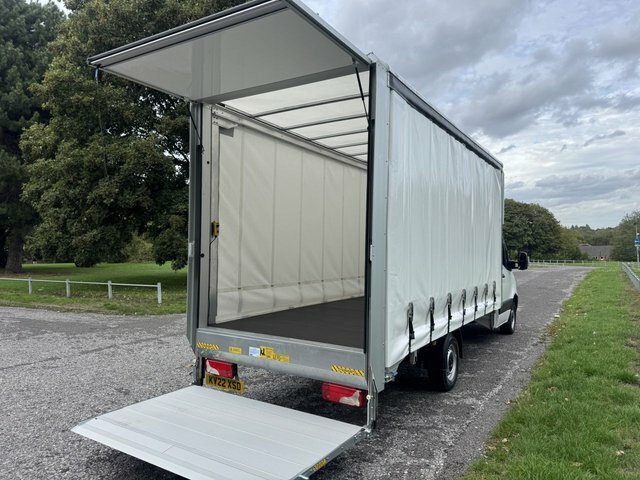 Mercedes-Benz Sprinter 2.0 315Cdi 3.5T. New 5.2M 17Ft Curtainside Body White