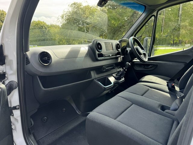 Mercedes-Benz Sprinter Mpv White #12