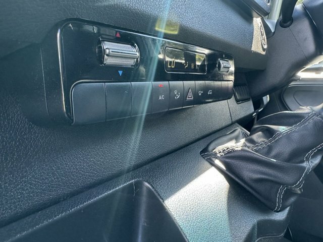 Mercedes-Benz Sprinter Premium Blue #17