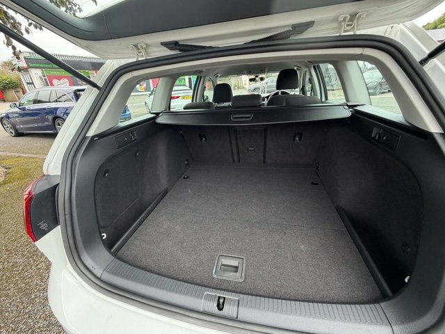 Volkswagen Golf Estate BT68UJH White #5