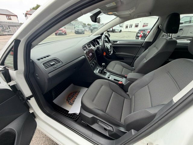 Volkswagen Golf Estate BT68UJH White #3
