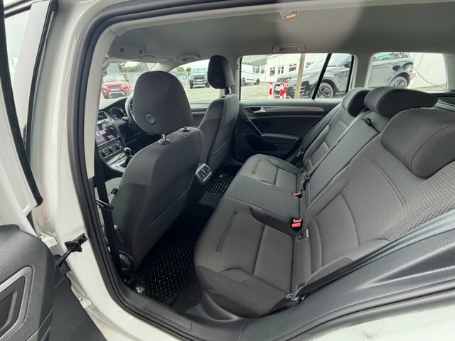 Volkswagen Golf Estate BT68UJH White #4