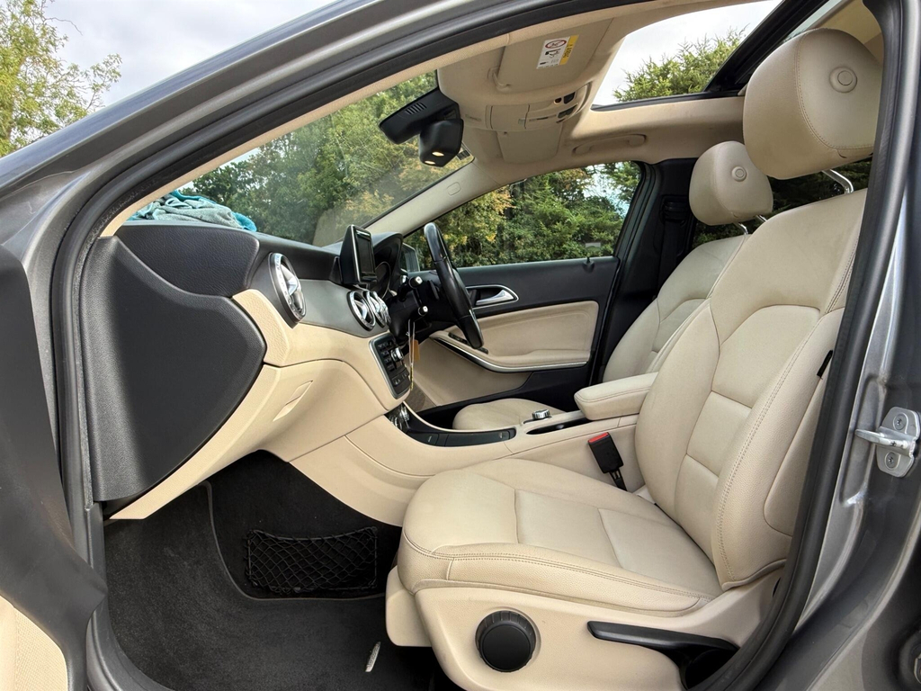 Mercedes-Benz GLA Class 2.1L Se Silver #10