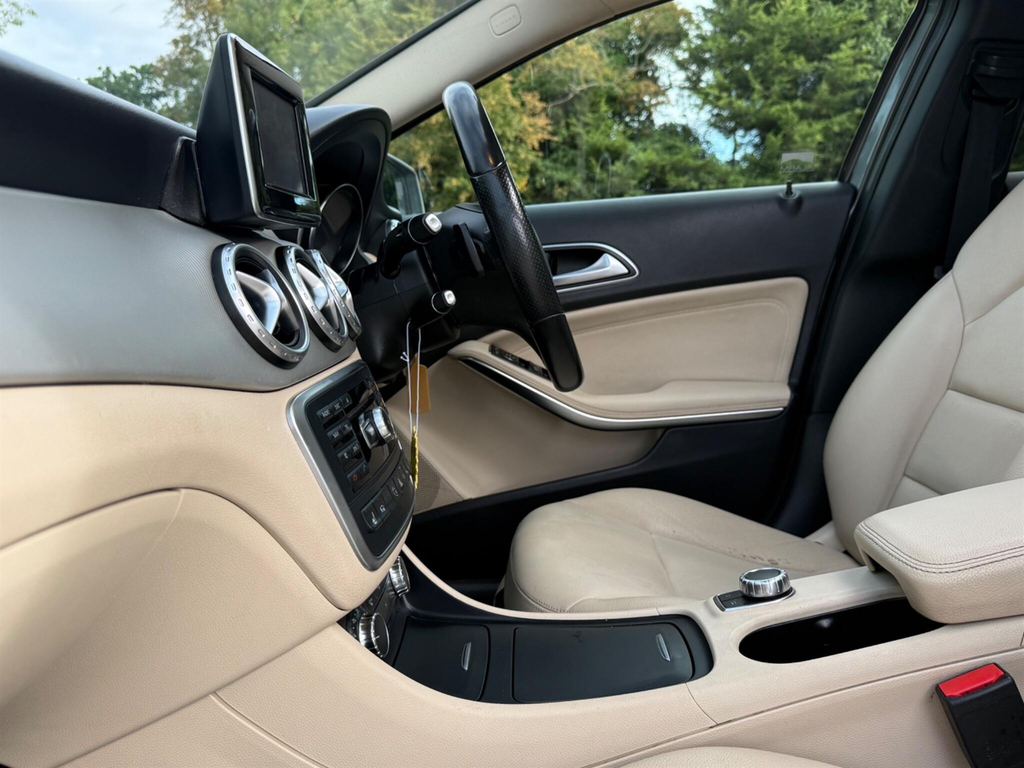 Mercedes-Benz GLA Class 2.1L Se Silver #13