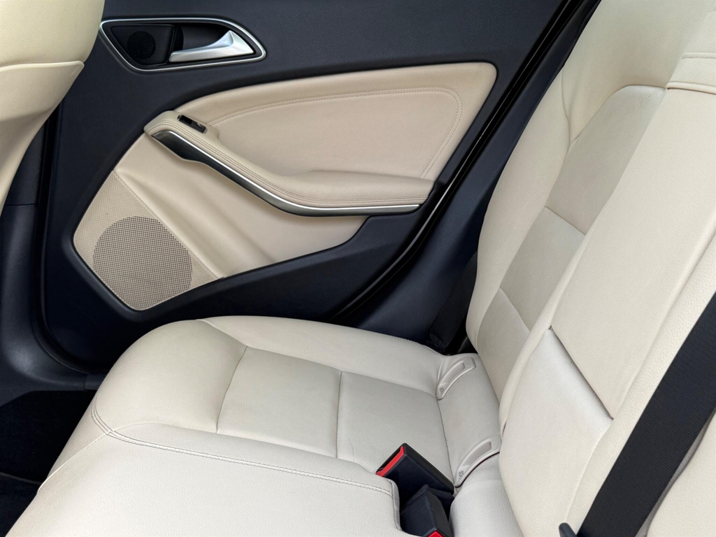 Mercedes-Benz GLA Class 2.1L Se Silver #22
