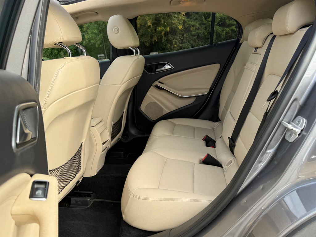 Mercedes-Benz GLA Class 2.1L Se Silver #12