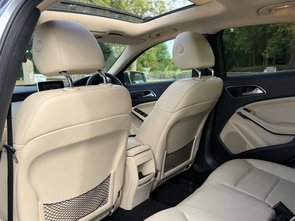 Mercedes-Benz GLA Class 2.1L Se Silver #11