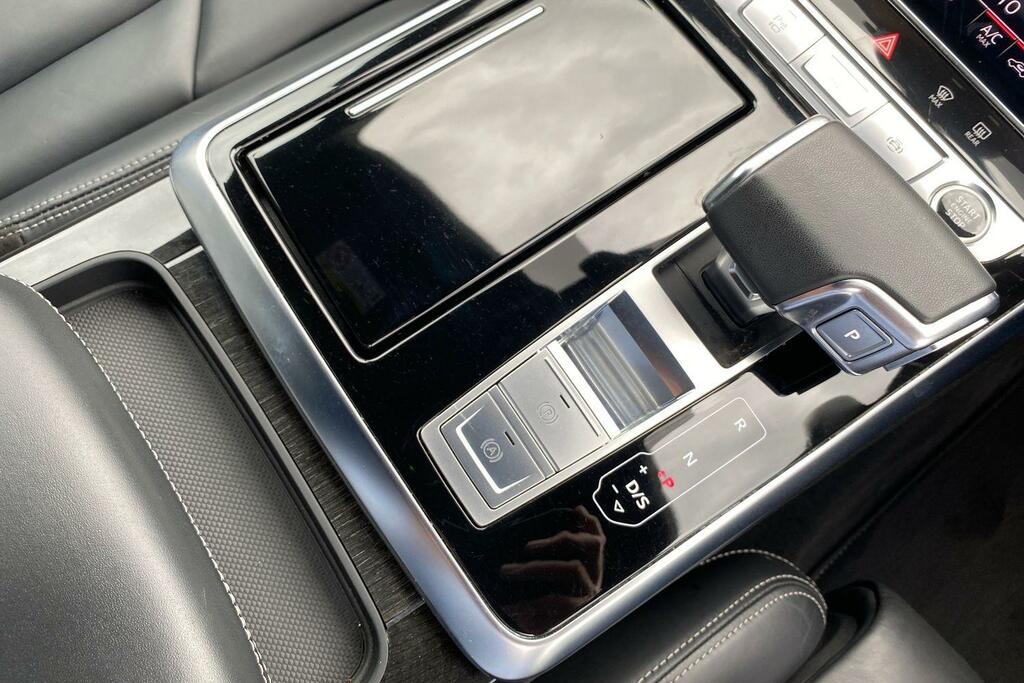 Audi Q8 S Line Black #16