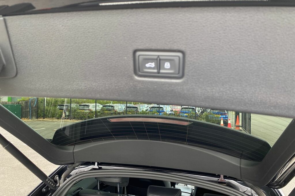 Audi Q8 S Line Black #37