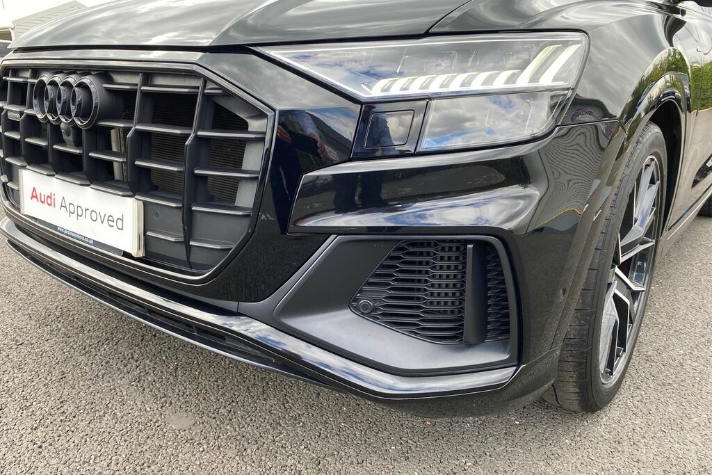 Audi Q8 S Line Black #31