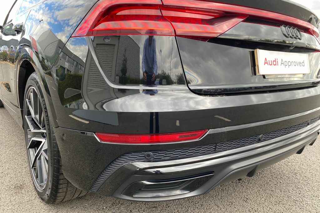 Audi Q8 S Line Black #32