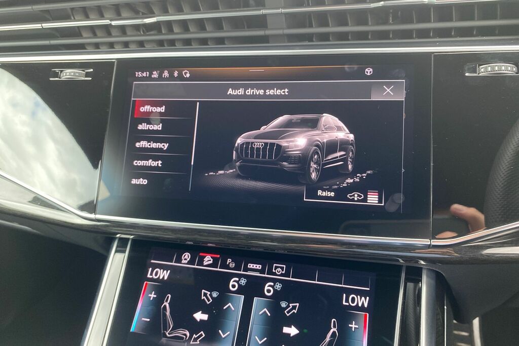 Audi Q8 S Line Black #39