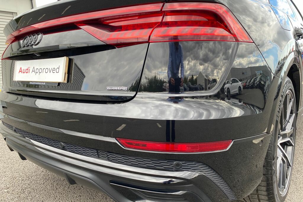 Audi Q8 S Line Black #33