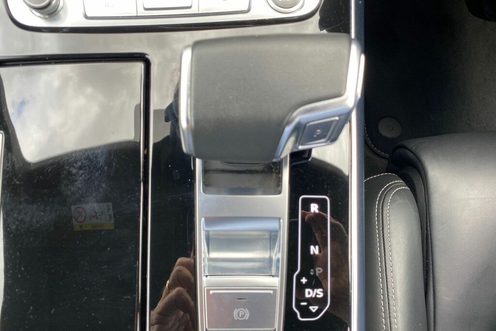 Audi Q8 S Line Black #23
