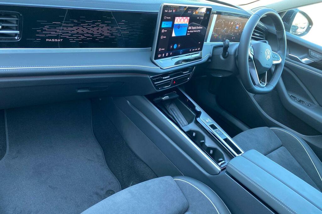 Volkswagen Passat 1.5 Etsi Mhev Elegance Estate Hybrid Ds Black #2