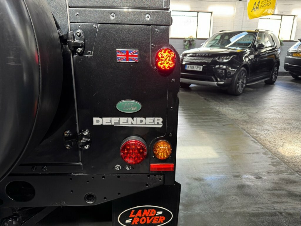Land Rover Defender 110 2.4L Xs Black #5