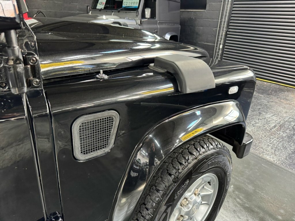 Land Rover Defender 110 2.4L Xs Black #4