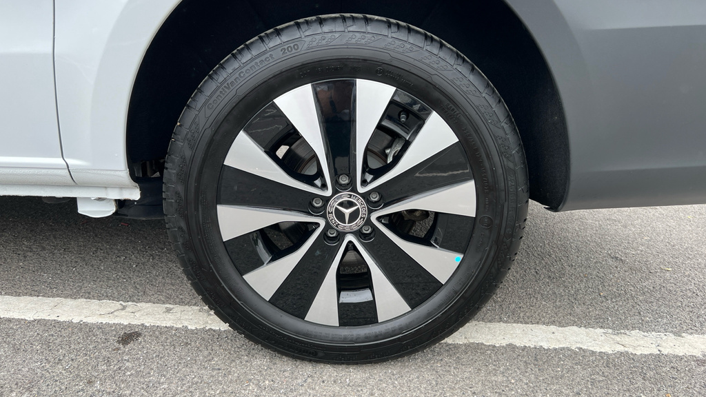 Mercedes-Benz eVito Premium Black #14