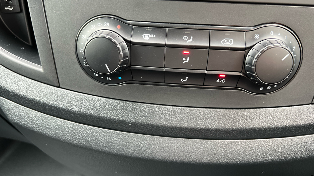 Mercedes-Benz eVito Premium Black #28