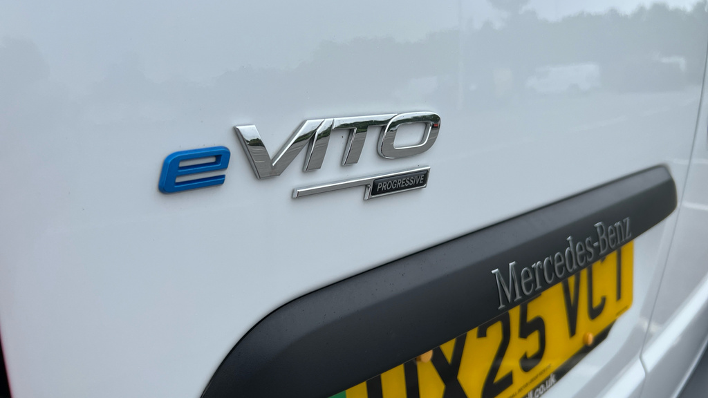 Mercedes-Benz eVito Premium Black #22