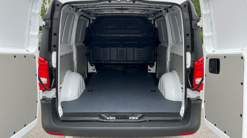 Mercedes-Benz eVito Premium Black #17