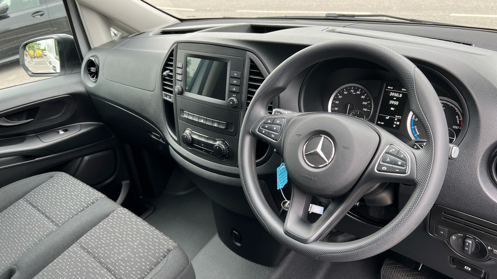Mercedes-Benz eVito Premium Black #10