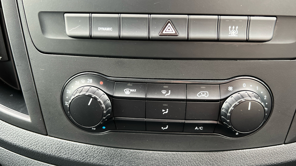 Mercedes-Benz eVito Premium Black #27