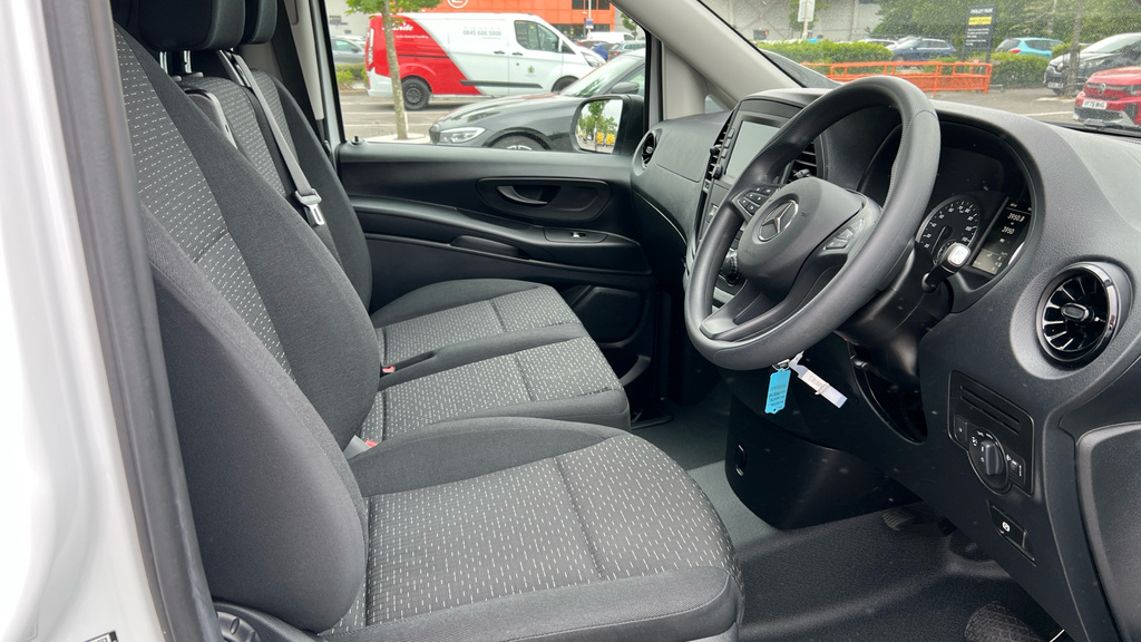 Mercedes-Benz eVito Premium Black #11